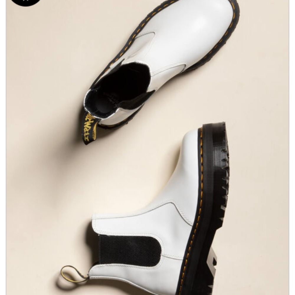 2976 Chelsea platform Dr. Martens size 7